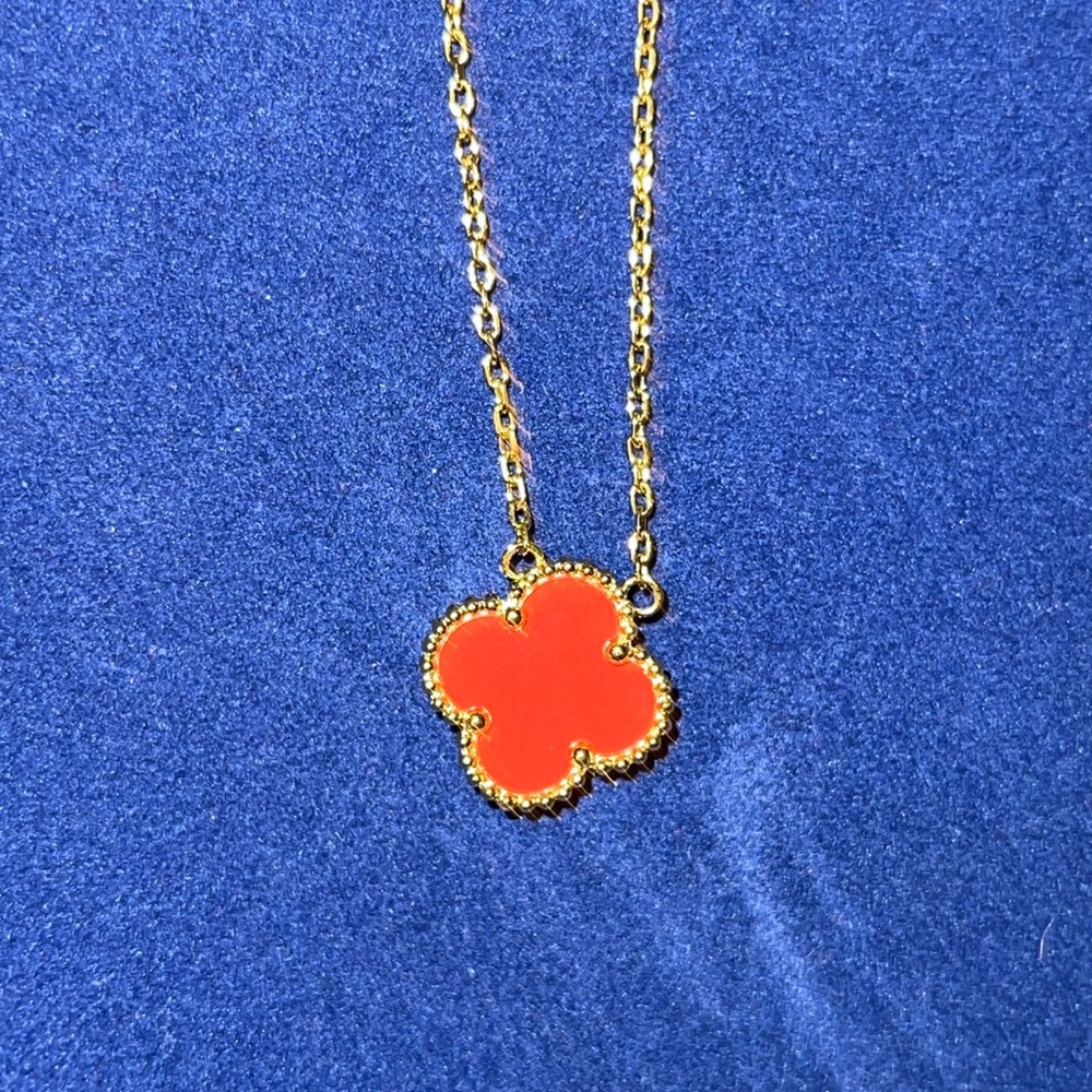 Red clover necklace